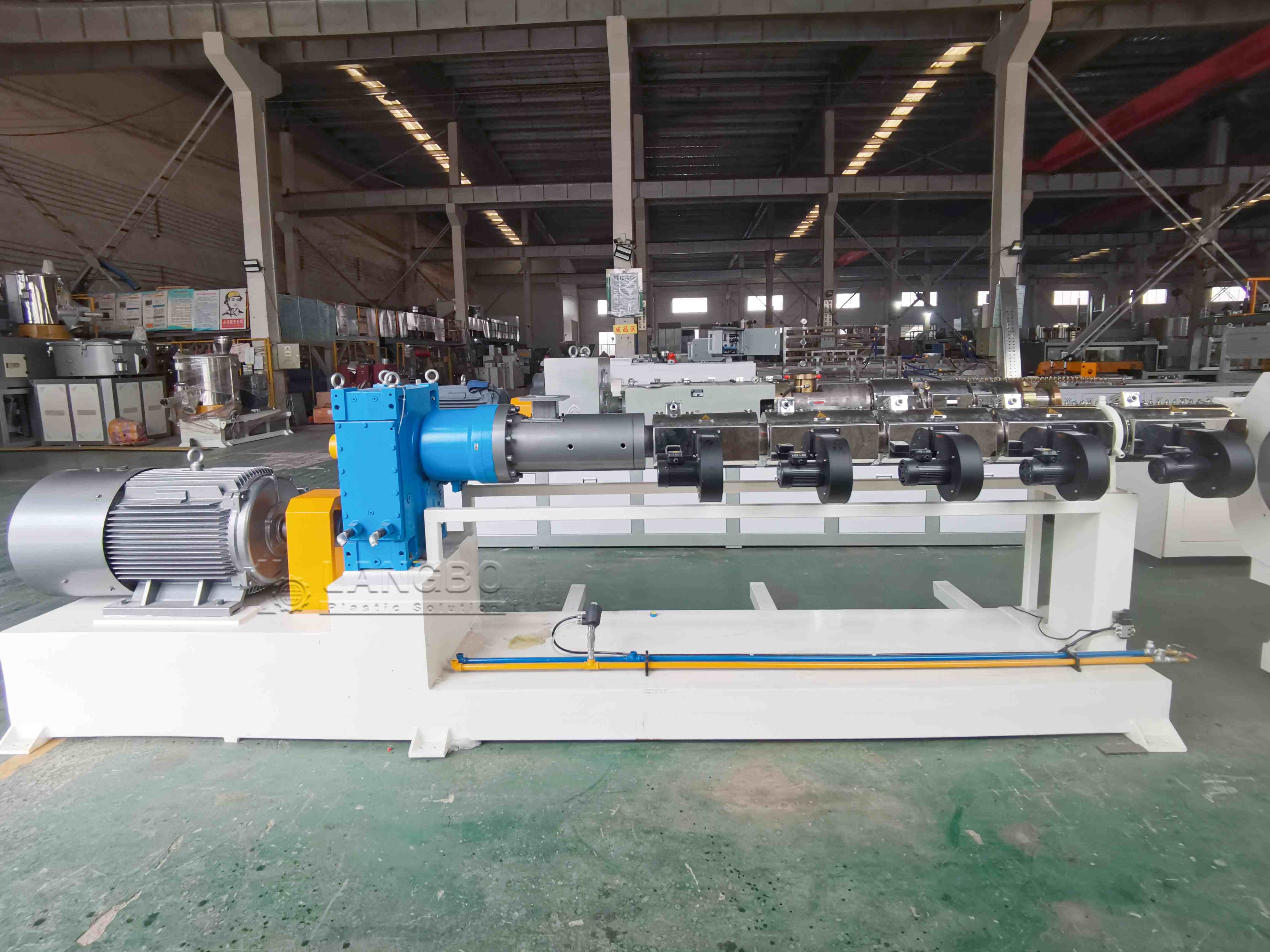mais recente caso da empresa sobre Linha de extrusão de tubos de HDPE para a fabricação de tubos de abastecimento de água no Iémen