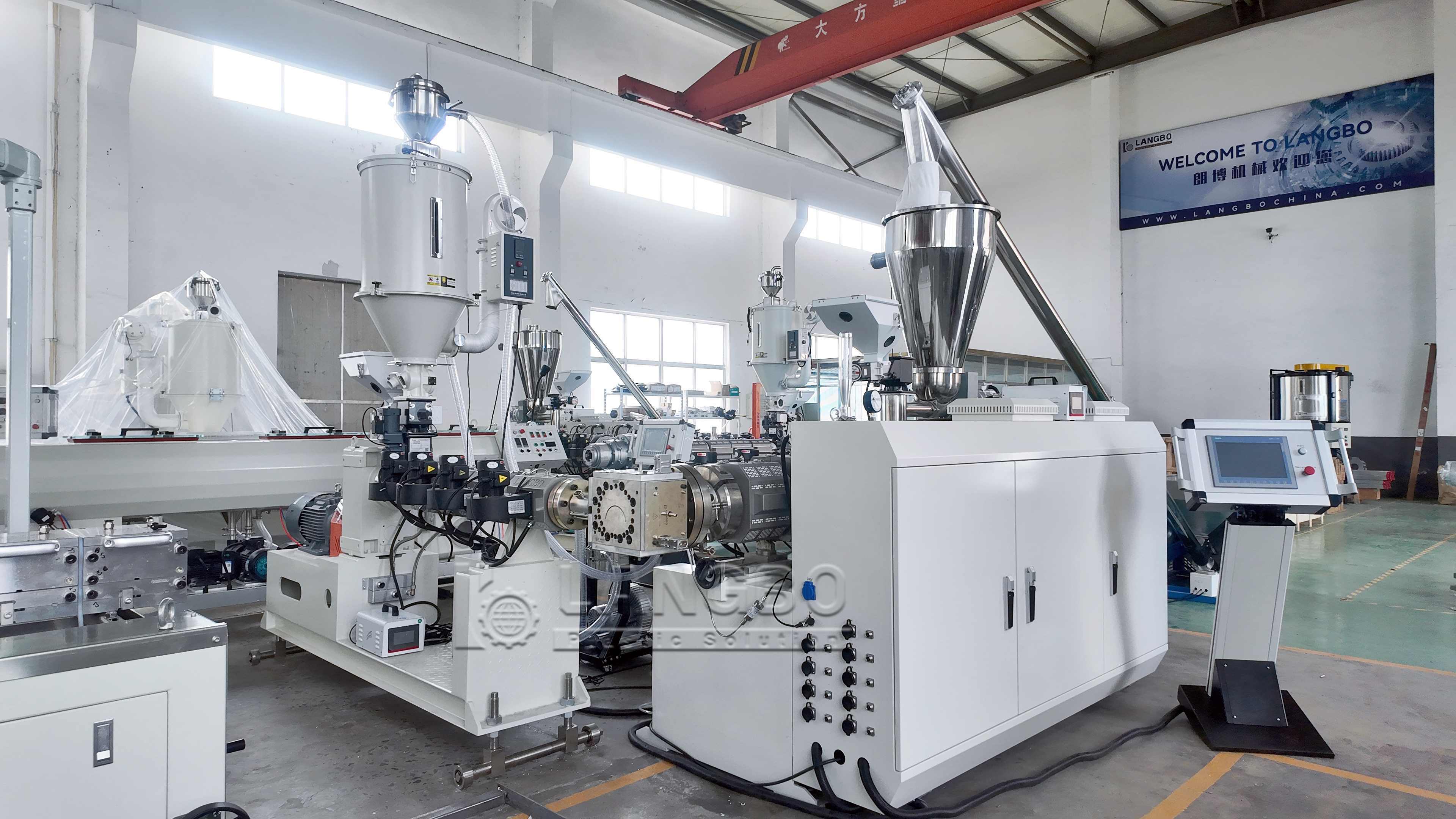 mais recente caso da empresa sobre LangBo PVC Profile Extrusion Line Supports Continuous Production for UK Plastic Profiles