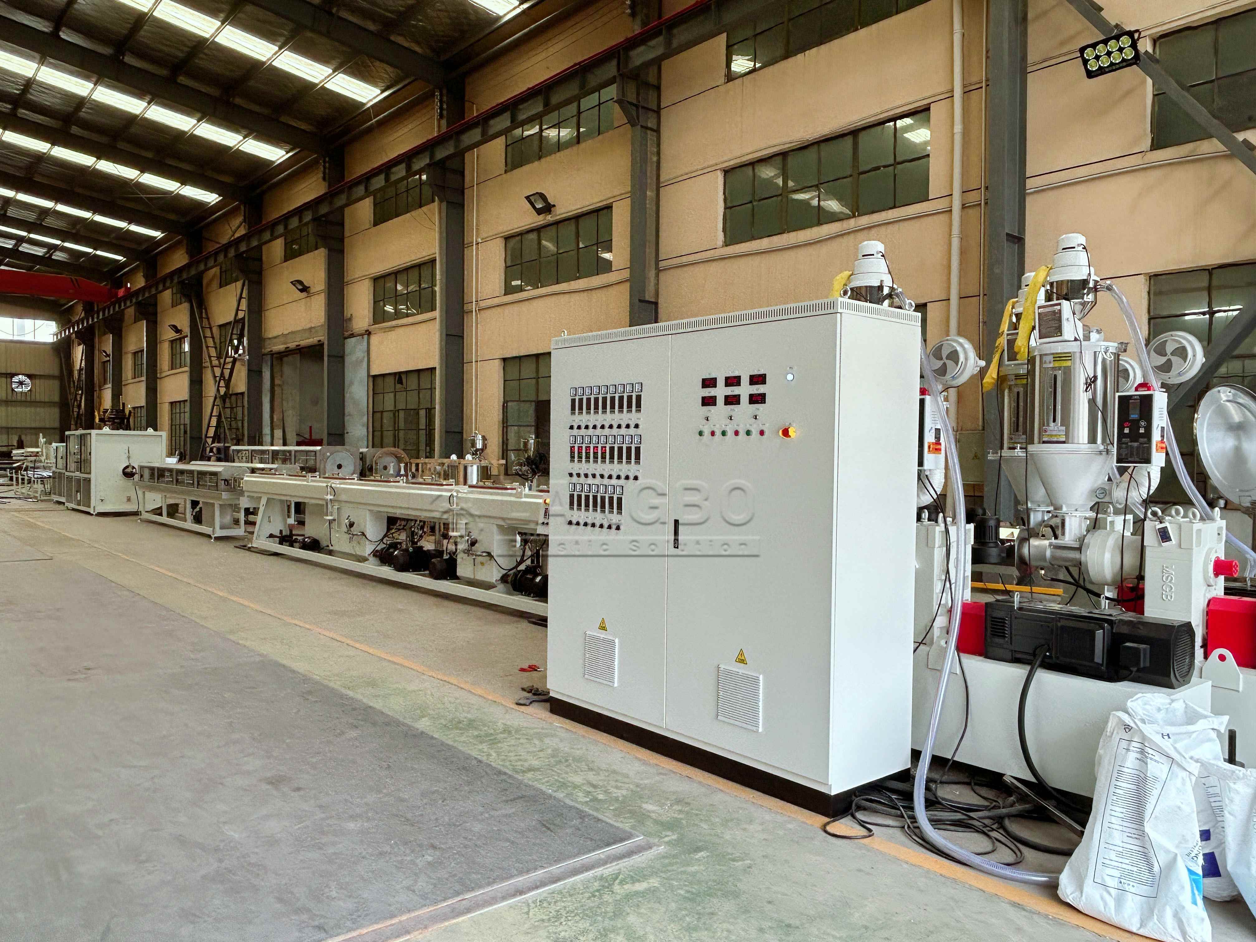 mais recente caso da empresa sobre PE Pipe Making Machine Application in Saudi Arabia Industrial Piping Systems