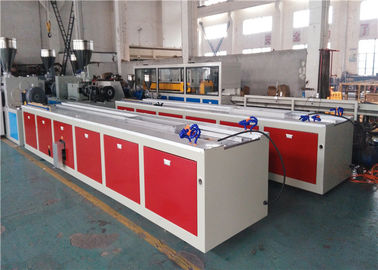 Linha da extrusão do perfil do PVC 150KG/H com economia de energia do controle do tela táctil do Plc