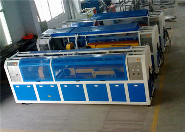 Máquina do painel de parede da velocidade WPC do produto 350KG/H, linha de produção do perfil do controle WPC do PLC