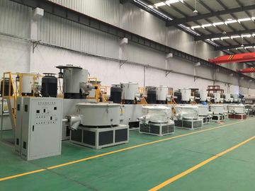 A taxa de transferência alta da máquina industrial do misturador do PVC avalia o projeto novo compacto