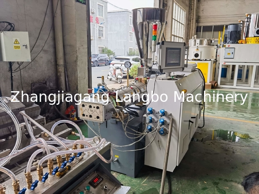 Máquina de painéis de PVC WPC Decoração de interiores revestimento teto telhado telhas linha de produção de extrusão