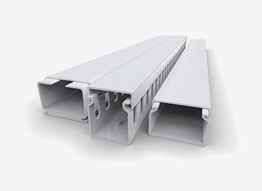 Equipamento de máquina de fabrico de perfis de PVC super acessível, incluindo corte e empilhamento