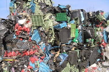 Linha de reciclagem plástica do HDPE menos a eficiência elevada final do índice de umidade de 2%