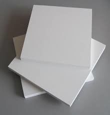 Linha de produção de painéis de parede de madeira e de extrusão de perfis de plástico de PVC