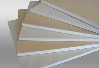 Linha de produção de painéis de tecto de PVC Máquina de extrusão automática para fabricação de placas de plástico
