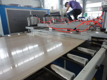 Linha de produção de painéis de tecto de PVC Máquina de extrusão automática para fabricação de placas de plástico