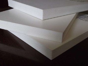 A máquina da placa da espuma de WPC Celuka/PVC, 400kg/H Output a máquina da extrusora do PVC