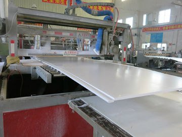 Linha de produção de equipamentos de perfil de painéis de tecto de PVC de largura de 150-250 mm