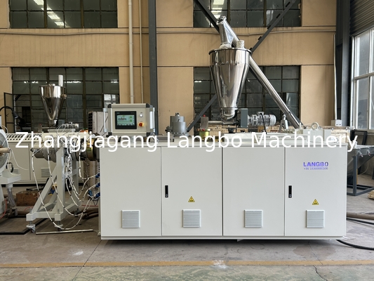Linha de produção de tubos de Pvc de 32-160 mm de controle inteligente Alta saída e velocidade de extrusão