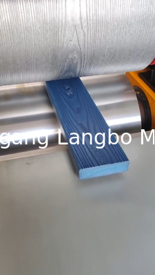 Máquina de fabricação de laminados compostos para portas de pavimentação de madeira / máquina de reboque