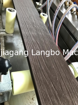 Máquina de fabricação de laminados compostos para portas de pavimentação de madeira / máquina de reboque