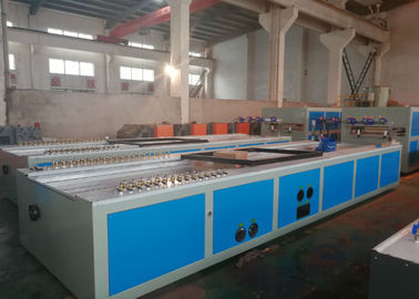 Compatibilidade com moldes de vários tamanhos PVC Profile Board Extruder PC Máquina de extrusão de folha oca