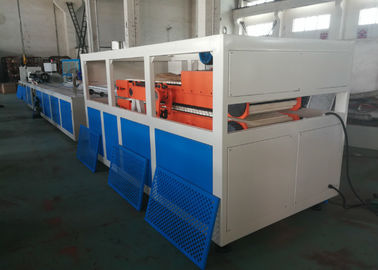 Linha plástica da extrusão do perfil, linha de produção do perfil do Decking do painel de teto da janela do PVC