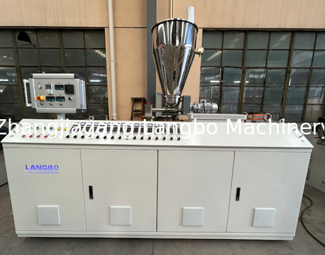 Nova máquina de extrusão de tubos de PVC de parafuso duplo