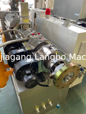 Linha de produção de tubos de água de PVC de plástico Máquina de fabricação de tubos de PVC com extrusora de alto desempenho com preços atraentes