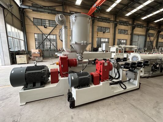 Máquina de extrusão de tubos de tubo de jardim de conduto de PE com motor