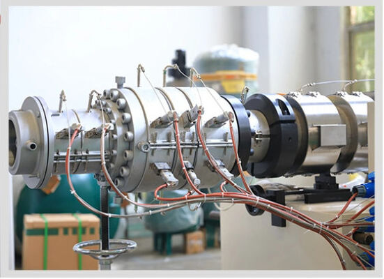 Máquina de extrusão de tubos de PVC de plástico automático com contador  ou SCHNIDER e diâmetro de parafuso 65/132