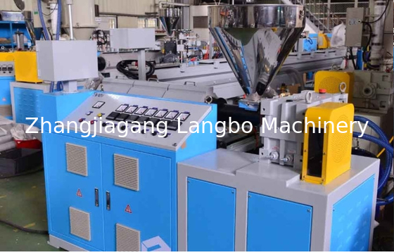 Linha de fabricação de tubos PE HDPE Máquina de extrusão de plástico Voltagem 380V 50HZ 3 fases