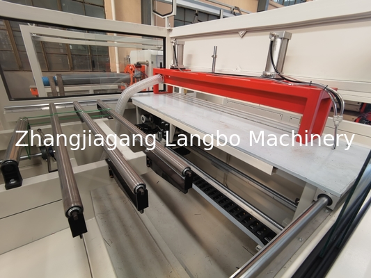 Linha de extrusão de perfis de janelas de PVC Máquina de extrusão Máquina de extrusão 1200mm Linha de produção de painéis de teto de PVC com máquina de manuseio automático