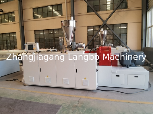 Máquina de fabricação de tiras de etiquetas de PVC e linha de extrusão de perfis com largura uniforme