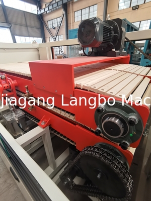 Linha de extrusão de perfis de janelas de PVC Máquina de extrusão Máquina de extrusão 1200mm Linha de produção de painéis de teto de PVC com máquina de manuseio automático