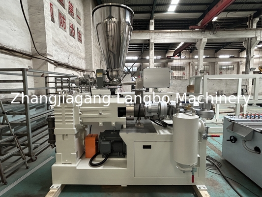 Máquina de fabricação de tronco de cabo de PVC com tamanho de perfil de 1180 mm e mesa de calibração de 8 m