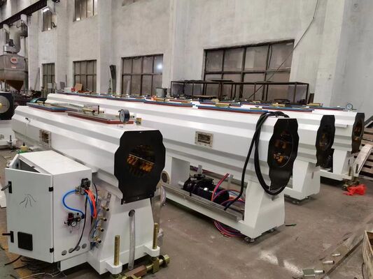 Máquina de extrusão de tubos de PVC de plástico automático com contador  ou SCHNIDER e diâmetro de parafuso 65/132
