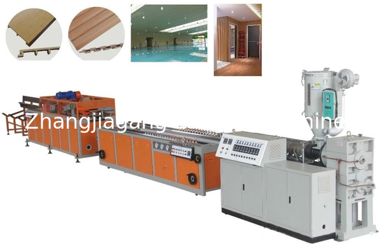 WPC Decking Flooring Post Composite Profile Rail Extrusion Production Line Making Machine (máquina de produção de linha de extrusão de trilhos)