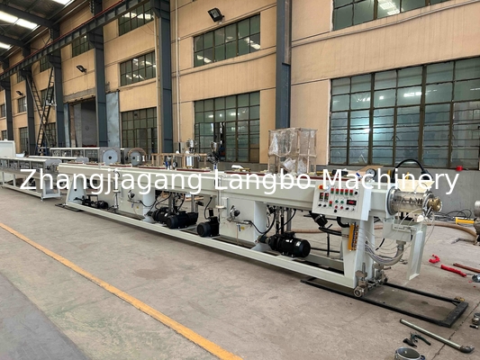 Linha de produção de extrusão de tubos de condução elétrica de água / máquina de fabricação de tubos corrugados de parede única PPR