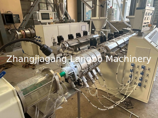 Linha de Extrusão de Tubos PPR de 16-63mm com Máquinas de Tanque de Resfriamento por Pulverização e Calibração a Vácuo