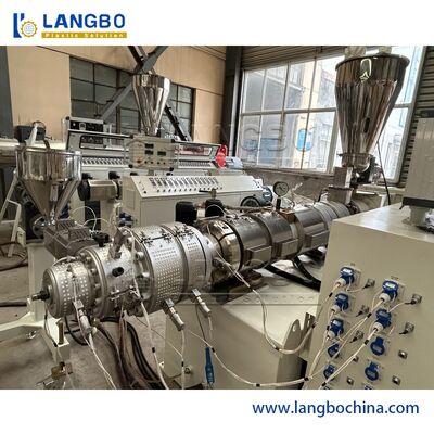 Linha de produção de tubos de PVC de controle PLC alta produção e produtividade