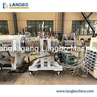 Equipamento avançado de fabricação de tubos de mangueira de plástico de PVC PE totalmente automático com controle de tela sensível ao toque PLC