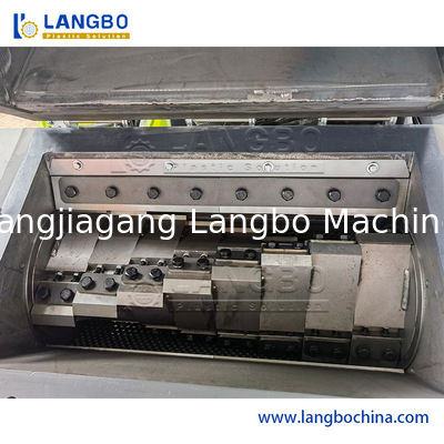 Máquina Trituradora de Reciclagem de Plástico Poderosa com Capacidade de Trituração Ajustável de 500-1000 Kg/H para Tubos de Plástico