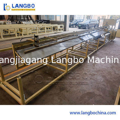 Máquina de revestimento de painéis de PVC WPC Painel de parede de PVC Painel de teto Painel de decoração oco Painel de perfil de extrusão