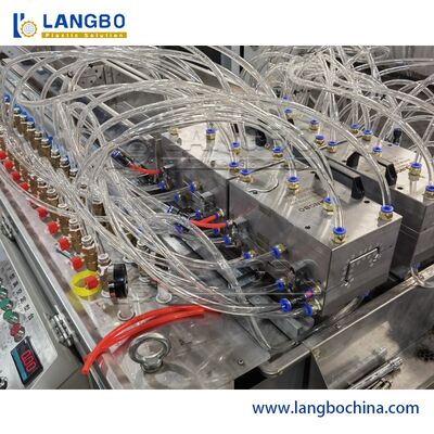 Linha a rendimento elevado capacidade da extrusão do perfil do PVC do tamanho 250KG/H do perfil de 300MM