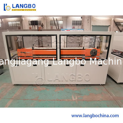 Máquina de revestimento de painéis de PVC WPC Painel de parede de PVC Painel de teto Painel de decoração oco Painel de perfil de extrusão