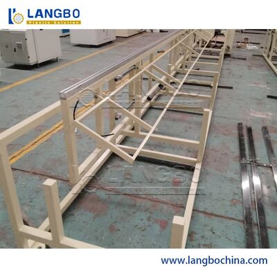 linha da extrusão do perfil do PVC de 300mm com a extrusora de parafuso dobro cônica