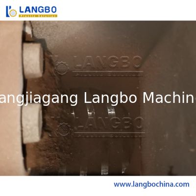 55/110 Linha de extrusão de perfis WPC de extrusão de perfis cónicos com tamanho de perfil de 1180 mm e potência de motor de 22 kW