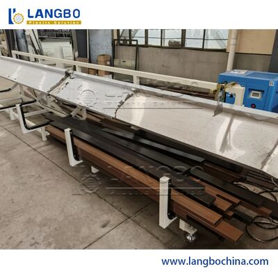 Linha projeto da extrusão do perfil do PVC/WPC do parafuso do dobro do motor de