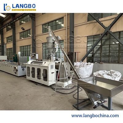 Linha projeto da extrusão do perfil do PVC/WPC do parafuso do dobro do motor de