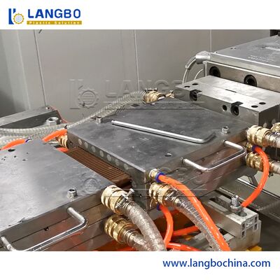 Linha projeto da extrusão do perfil do PVC/WPC do parafuso do dobro do motor de