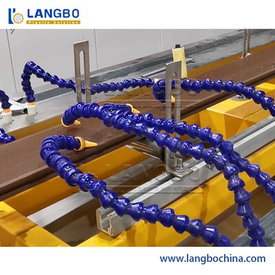 Linha projeto da extrusão do perfil do PVC/WPC do parafuso do dobro do motor de