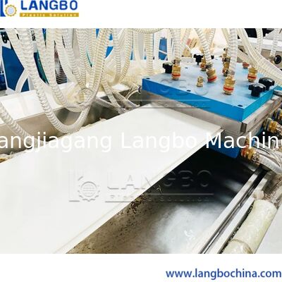 Folha automática do PVC que faz a máquina, linha de produção do PVC do painel da cavidade do poder 55KW