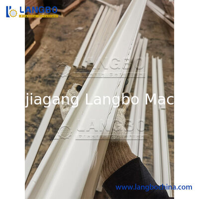 Máquina de Extrusão de Calha de Cabo PVC com Extrusora de Rosca Gêmea Cônica 55/110 para Perfil de 1180mm e Potência do Motor de 22KW