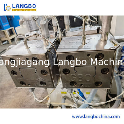 Máquina de fabricação de perfis de proteção de fios de cabo de linha de extrusão de tronco de PVC com dispositivo de perfuração