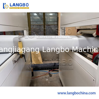 Linha de produção de extrusão de perfis de piso de revestimento de revestimento de madeira e plástico PE PP, utilizada em pisos interiores ou exteriores/parapeitos/peças