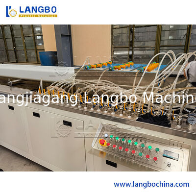 Máquina de extrusão de perfis de painéis de revestimento de parede de revestimento de parede WPC de madeira de plástico composto PP PE/PVC Profil de janelas e portas