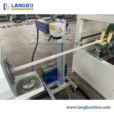 Máquina para fabricar tubos PPR para sistemas de encanamento e aquecimento de piso